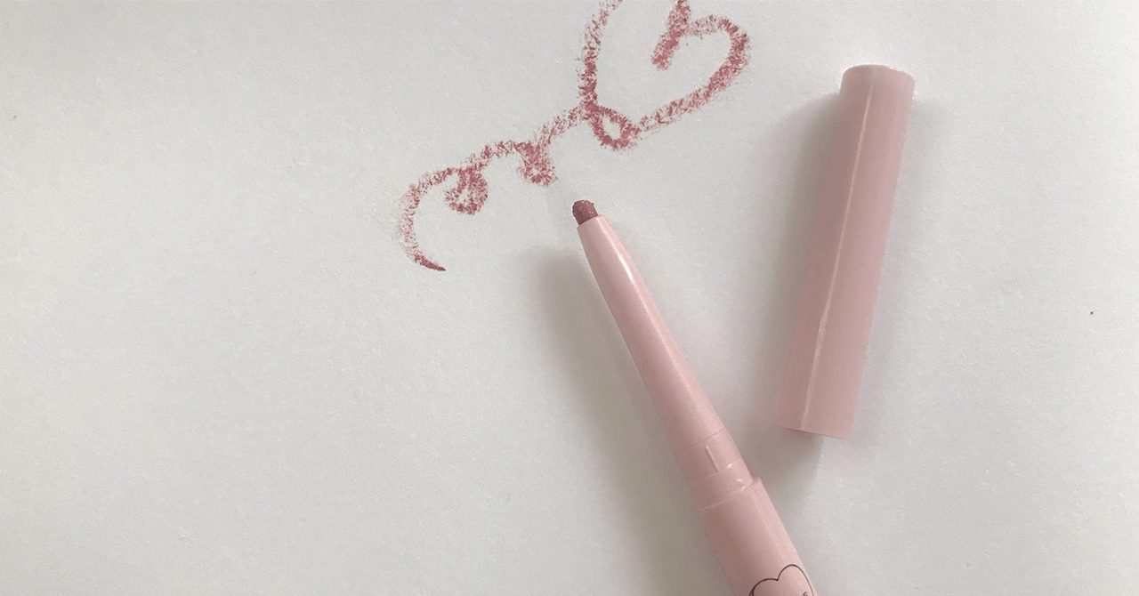 フーミーのキラキラピンクライナーを使ったメイク