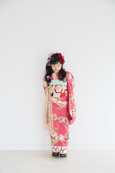 ７歳七五三ヘアダウンスタイルかすみ草アレンジ